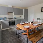 23 Moat House Close