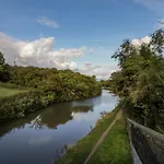 23 Moat House Close