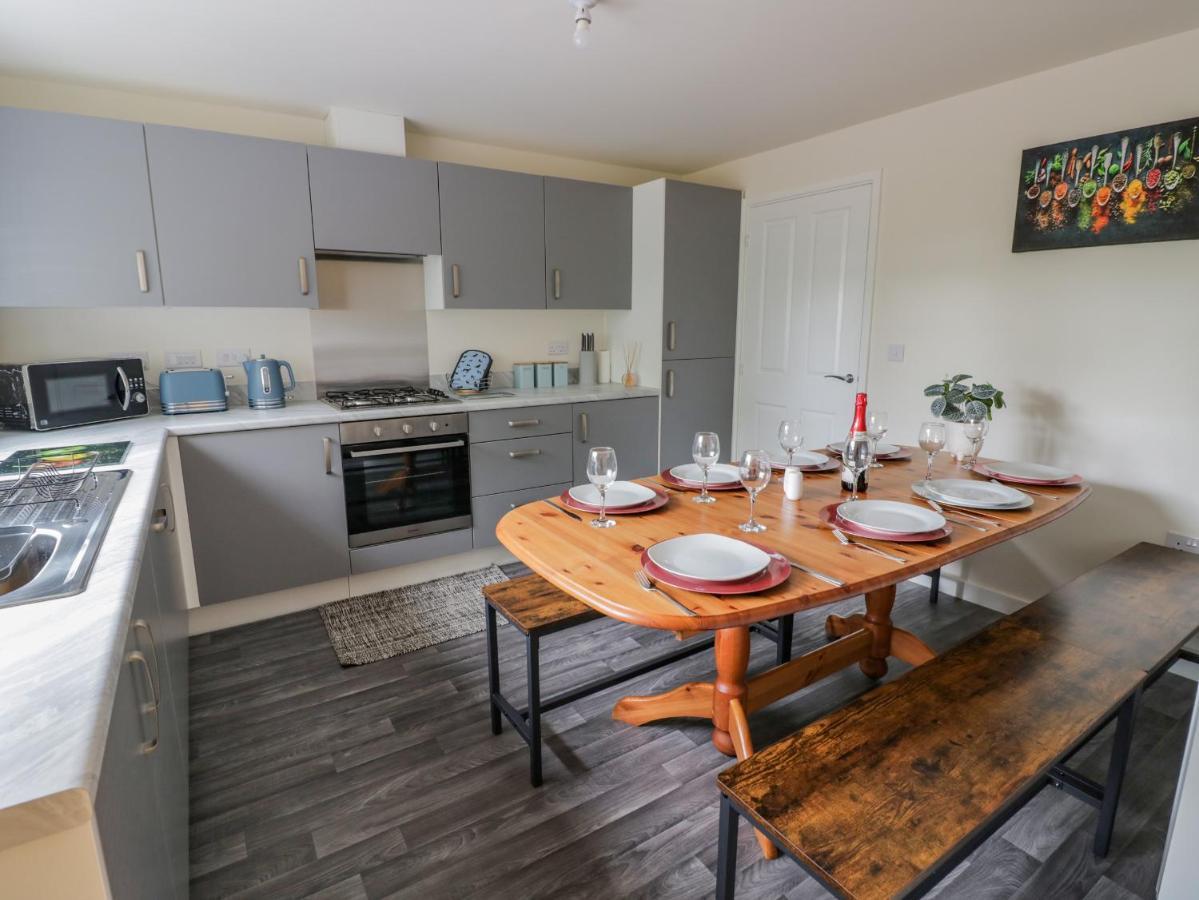 23 Moat House Close *