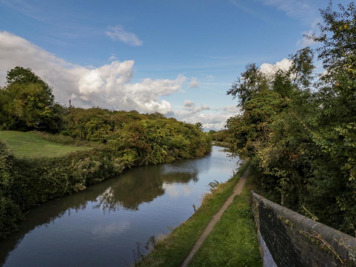 23 Moat House Close *